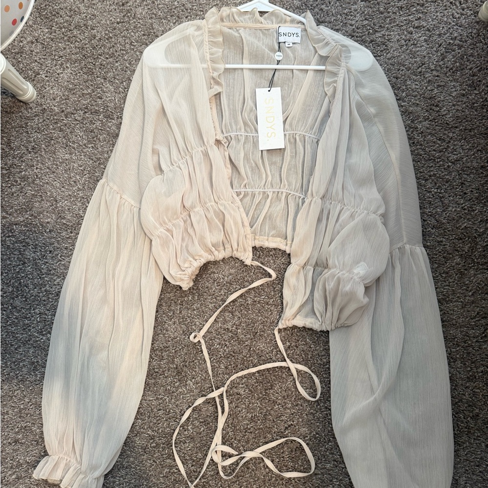 Chic Cream Ruffle Blouse - Picture 2 of 3